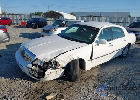 2005 Lincoln Town Car Signature from USA, damaged, VIN 1LNHM81W65Y634121